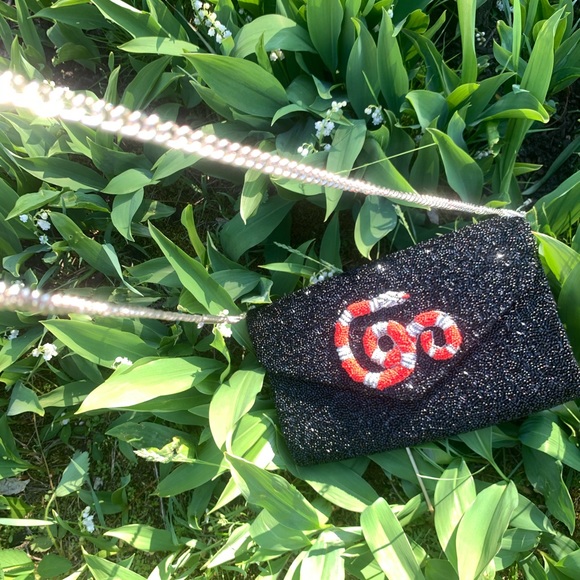 ๐HOST PICK ๐TIANA NY,NY | Hand Beaded Clutch - Picture 13 of 14